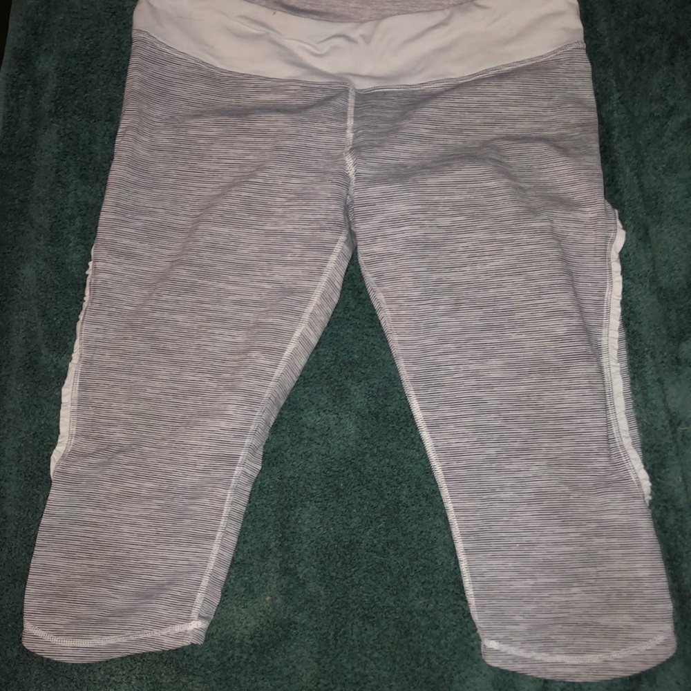 Lululemon running crops